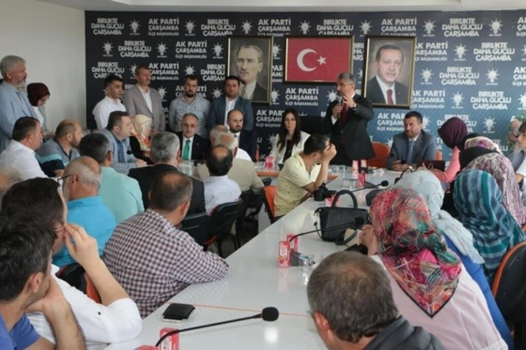 AK PARTİ SAMSUN BAYRAM'DA HERKESLE KUCAKLAŞTI