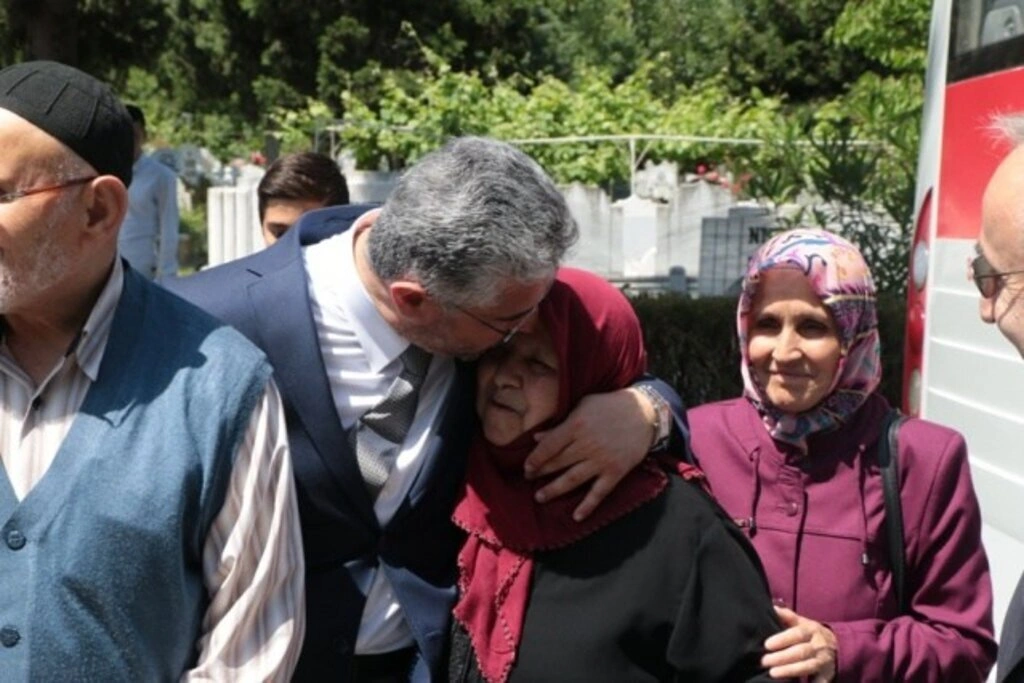 AK PARTİ SAMSUN BAYRAM'DA HERKESLE KUCAKLAŞTI