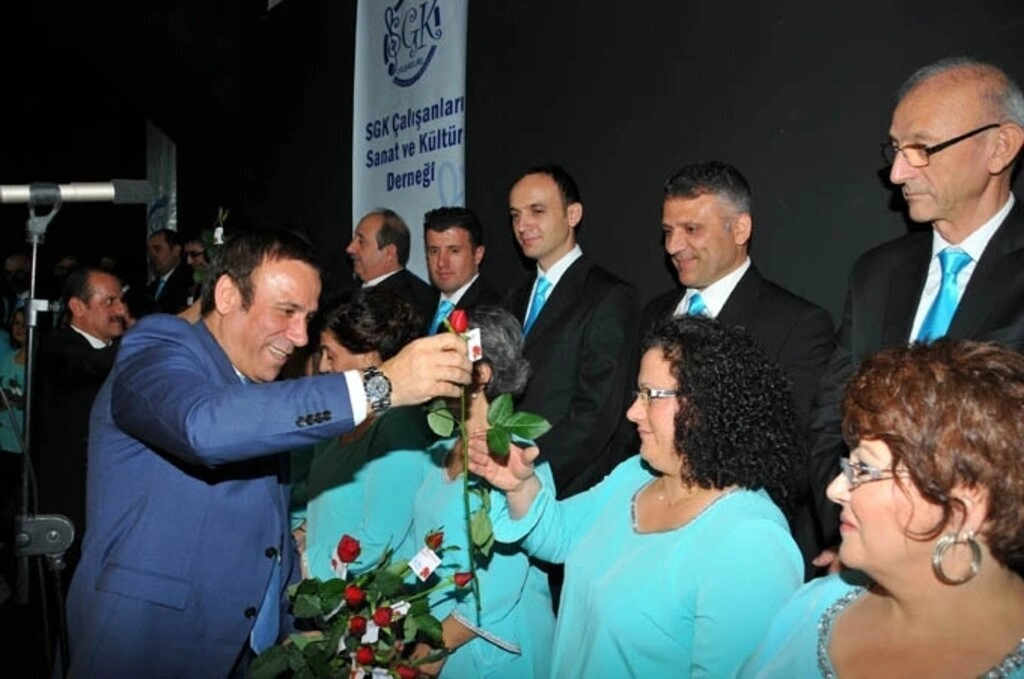 BAŞKAN GENÇ ÖĞRETMENİNİ UNUTMADI