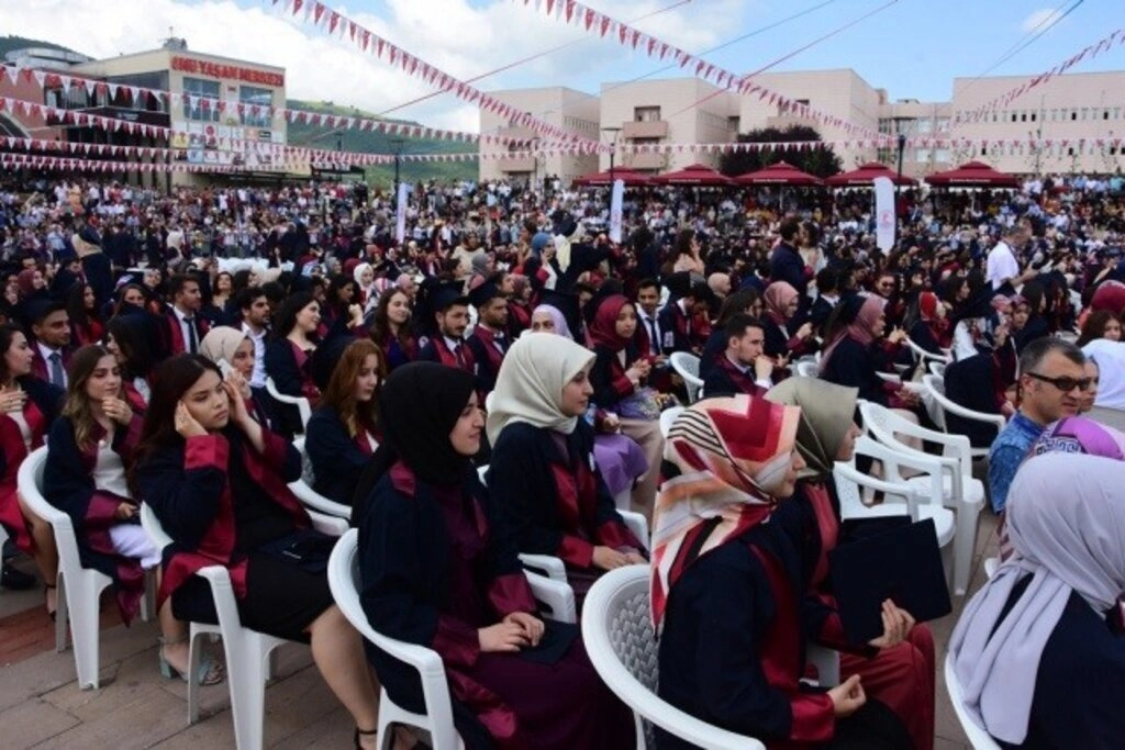 Samsun Eğitim Fakültesinde Mezuniyet Sevinci