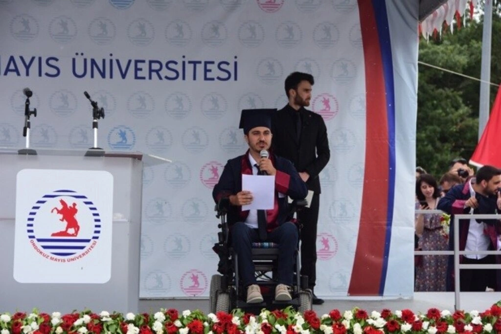 Samsun Eğitim Fakültesinde Mezuniyet Sevinci