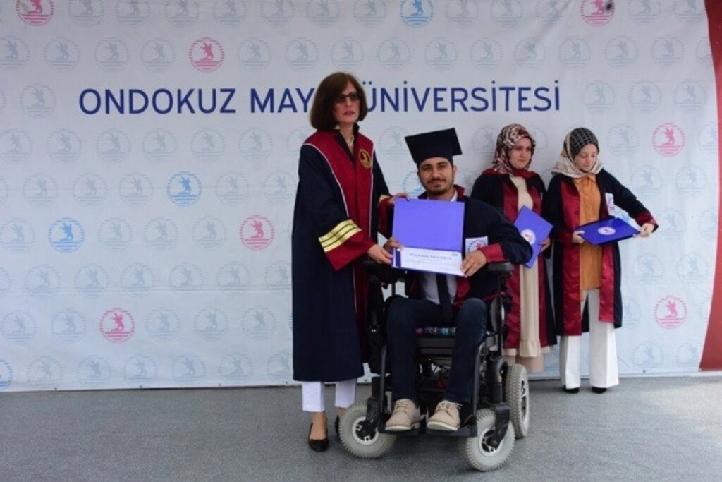 Samsun Eğitim Fakültesinde Mezuniyet Sevinci