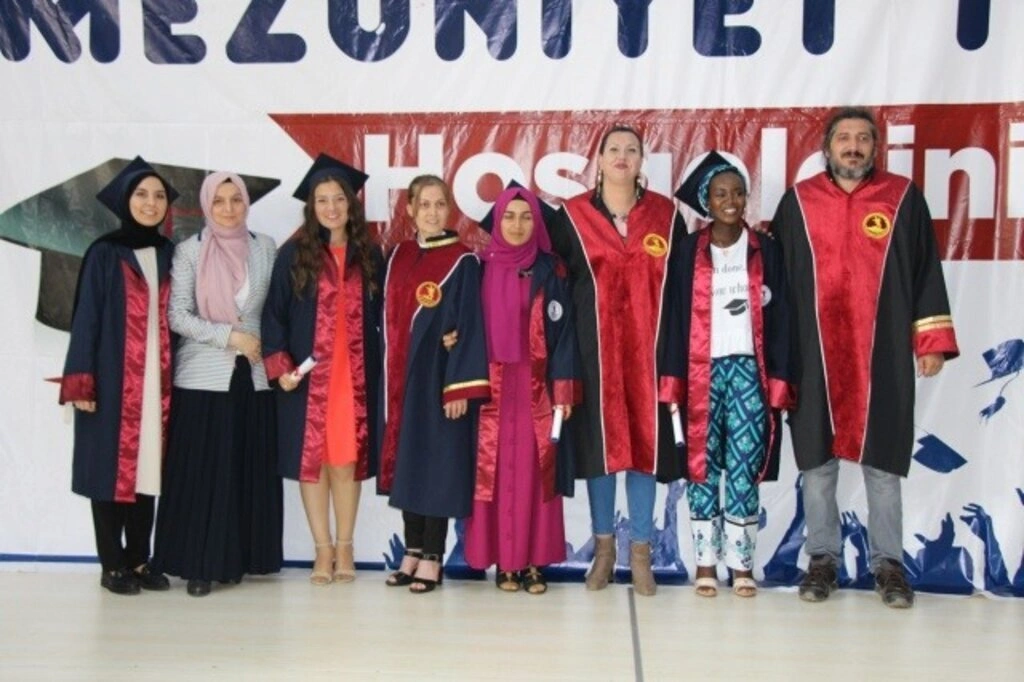 İletişim Fakültesi'nde Mezuniyet Sevinci