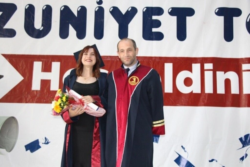 İletişim Fakültesi'nde Mezuniyet Sevinci