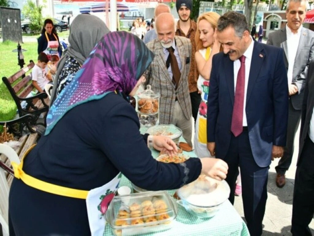 Yöresel Ot Yemekleri Festivali Samsun'da düzenlendi