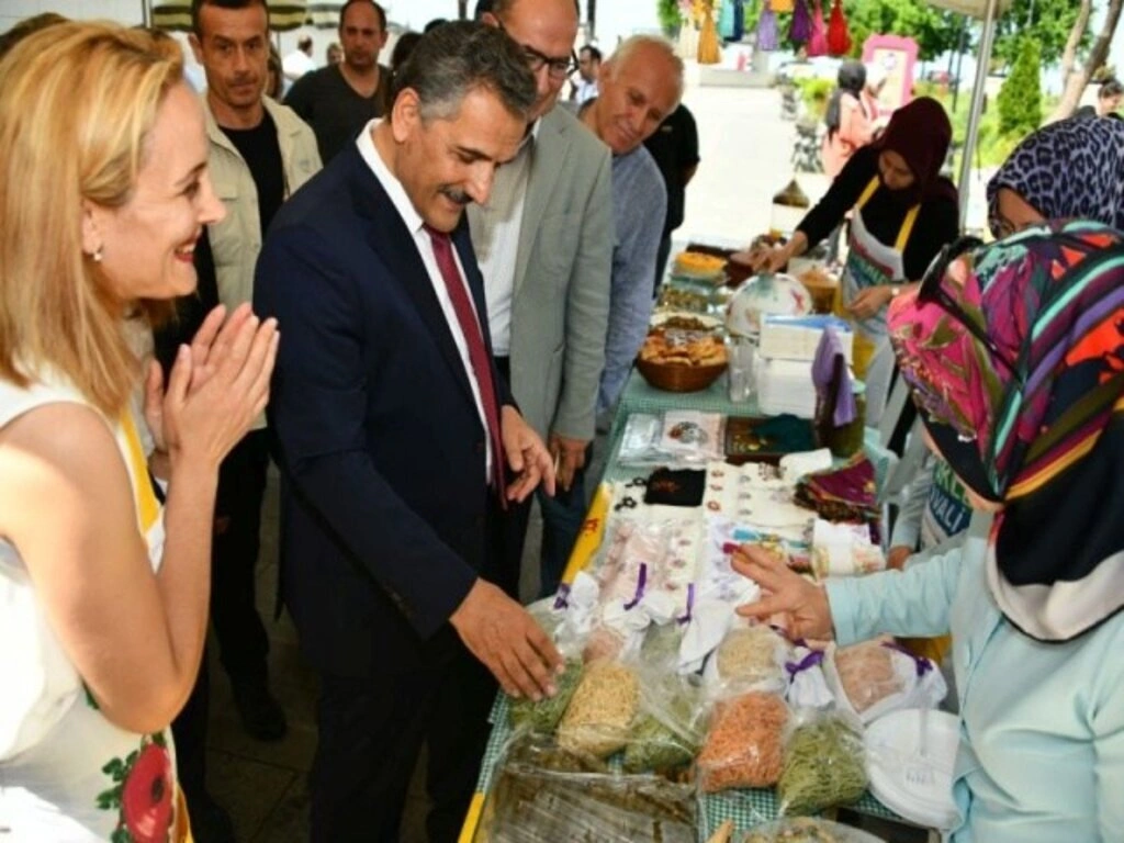 Yöresel Ot Yemekleri Festivali Samsun'da düzenlendi