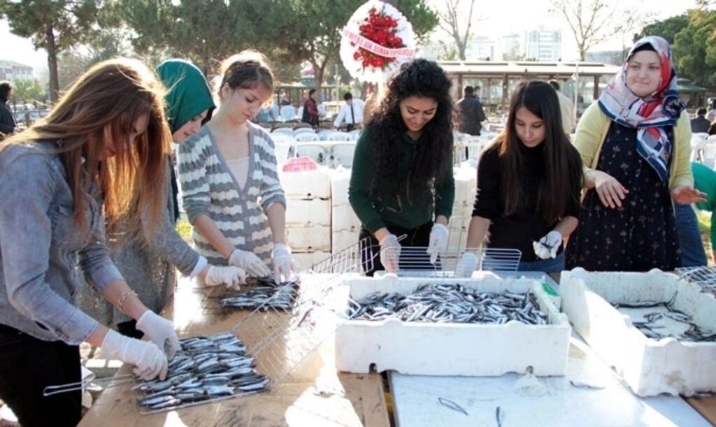 Atakum'da Hamsi festivalinde 3 ton hamsi ikram edildi
