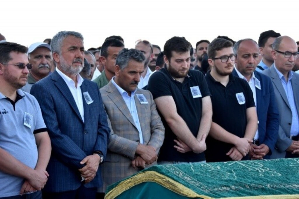 Merhum Dekan Taşmektepligil Gözyaşlarıyla Memleketine Uğurlandı