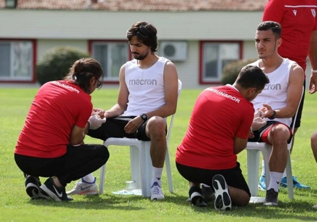 Samsunsporlu futbolcular laktat performans testinden geçti
