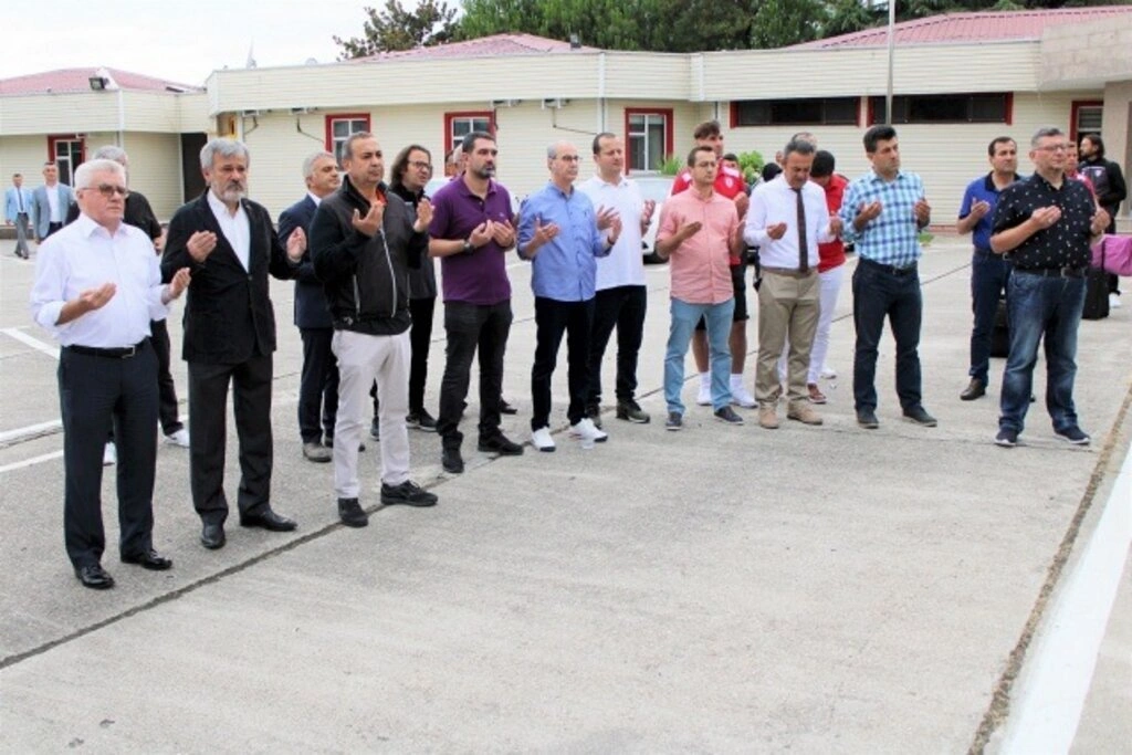 Samsunspor dualarla Bolu'ya hareket etti
