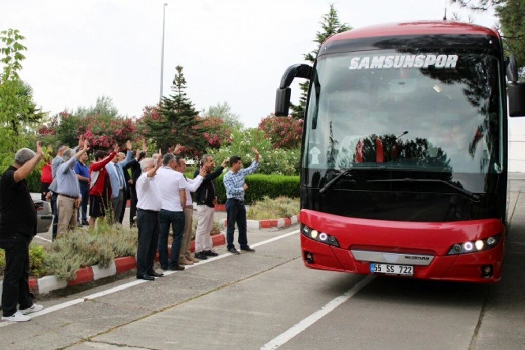 Samsunspor dualarla Bolu'ya hareket etti