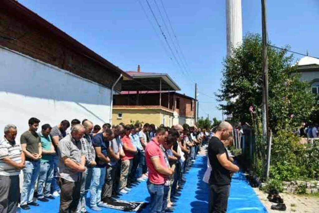 3 kuzen gözyaşlarıyla toprağa verildi