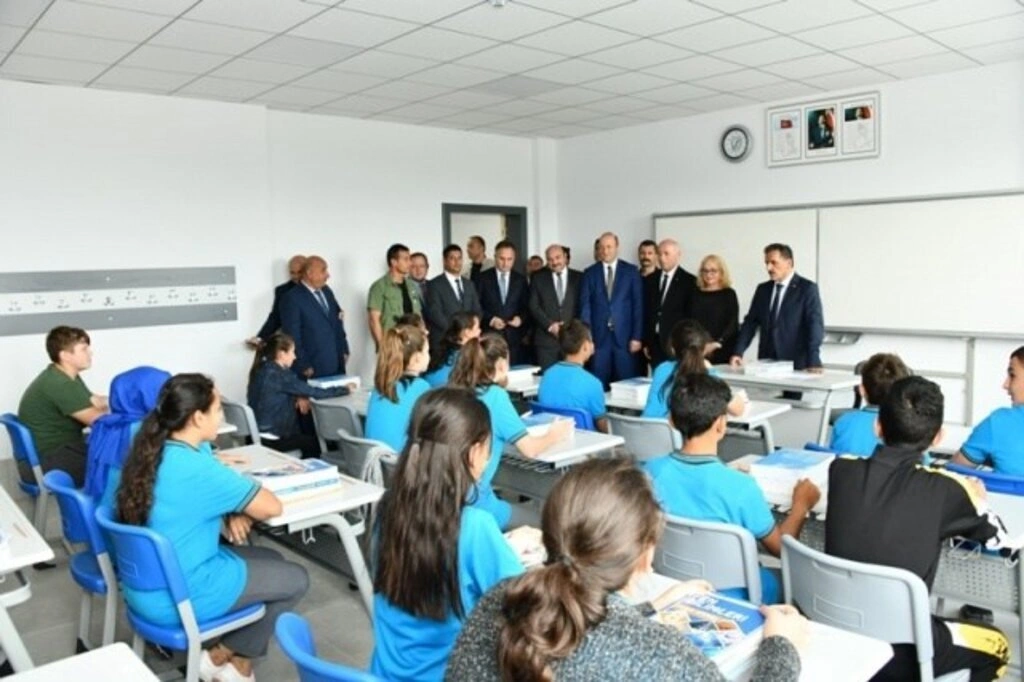 Dursun Korkmaz İlkokulu ve Ortaokulu Tekkeköy'de açıldı