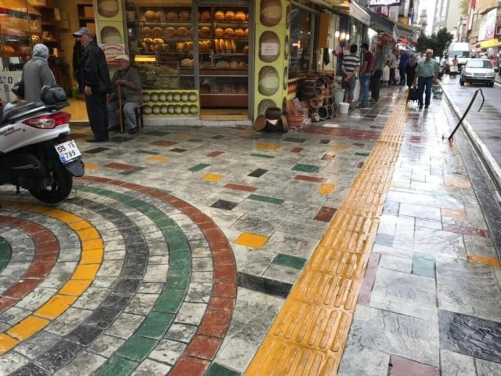 İlkadım'da sokak ve caddeler modern görünüm kazanıyor