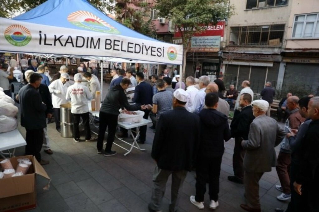 Samsun Büyük Camii cemaatine sıcak çorba ikramı