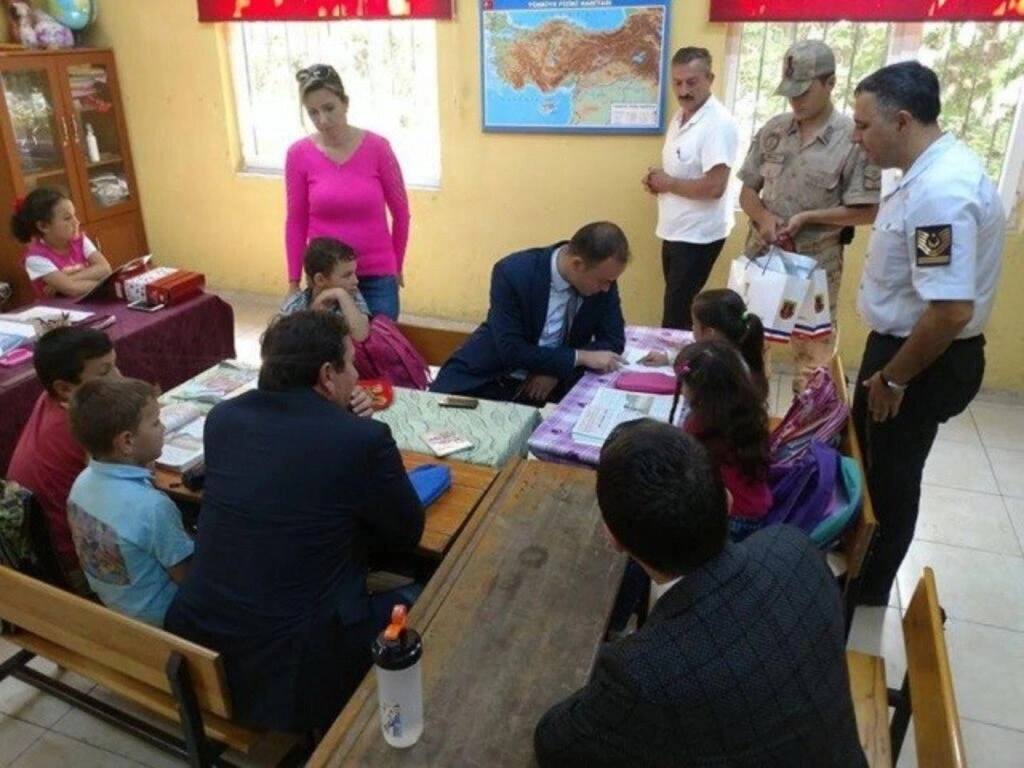 SALIPAZARI İLÇESİNDE DÜNYA ÇOCUK GÜNÜ ZİYARETİ