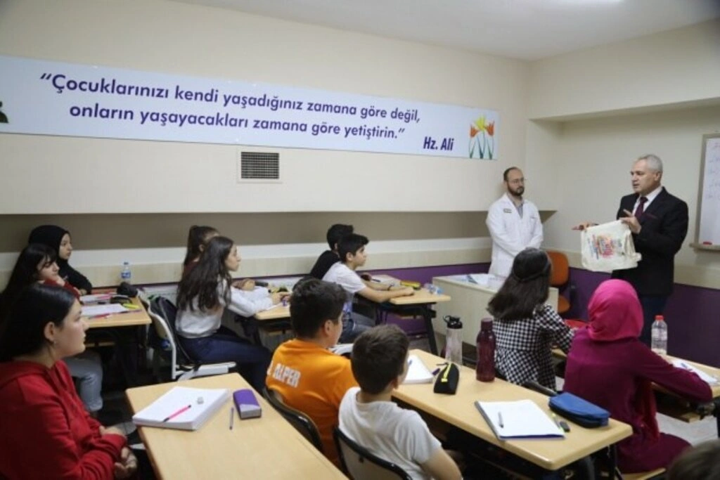 İLKADIM BELEDİYESİ'NDEN ÖĞRENCİLERE KİTAP DESTEĞİ