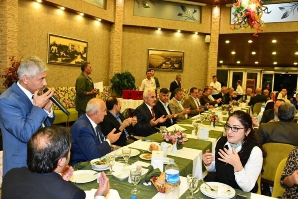 Muhtarlar Günü kapsamında Sevgi Kafe’de akşam yemeği düzenlendi