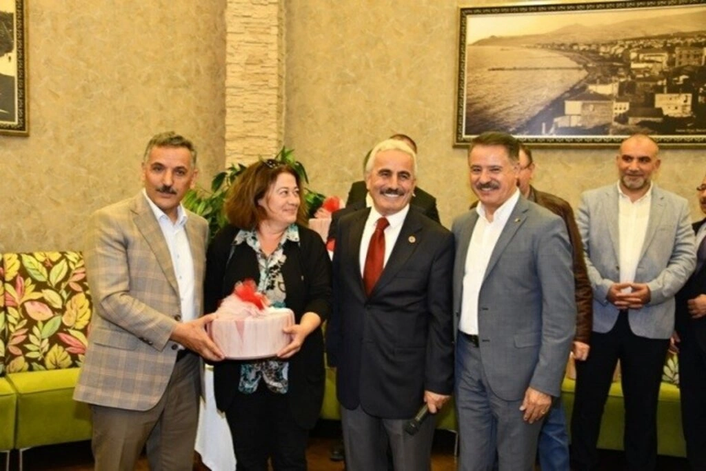 Muhtarlar Günü kapsamında Sevgi Kafe’de akşam yemeği düzenlendi