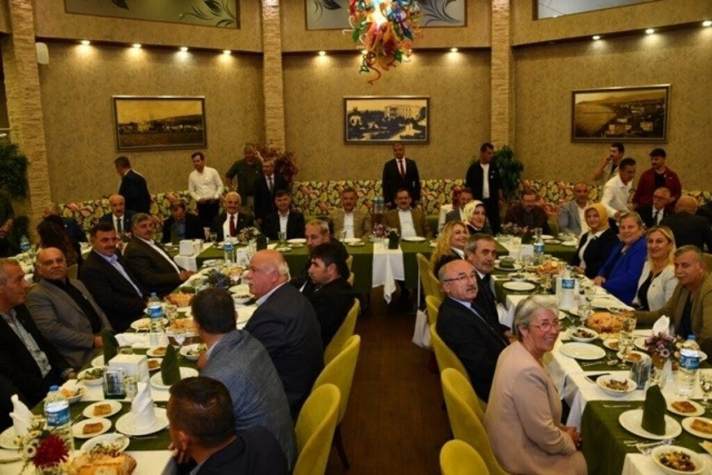 Muhtarlar Günü kapsamında Sevgi Kafe’de akşam yemeği düzenlendi