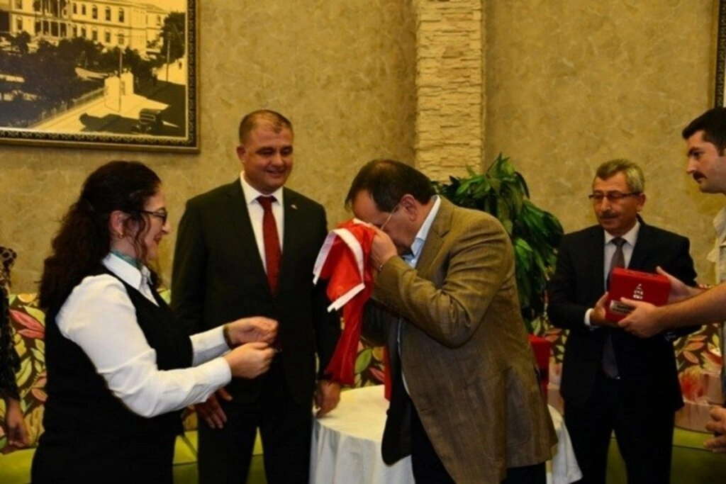 Muhtarlar Günü kapsamında Sevgi Kafe’de akşam yemeği düzenlendi