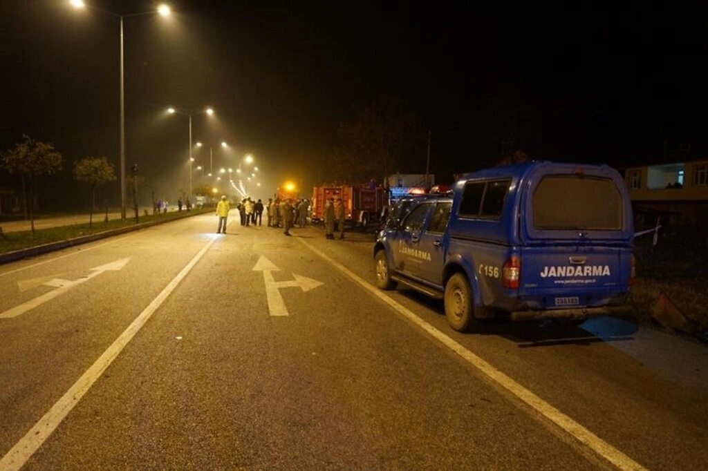 Minibüsle çarpışan otomobilin LPG tankı patladı: 6 ölü, 4 yaralı