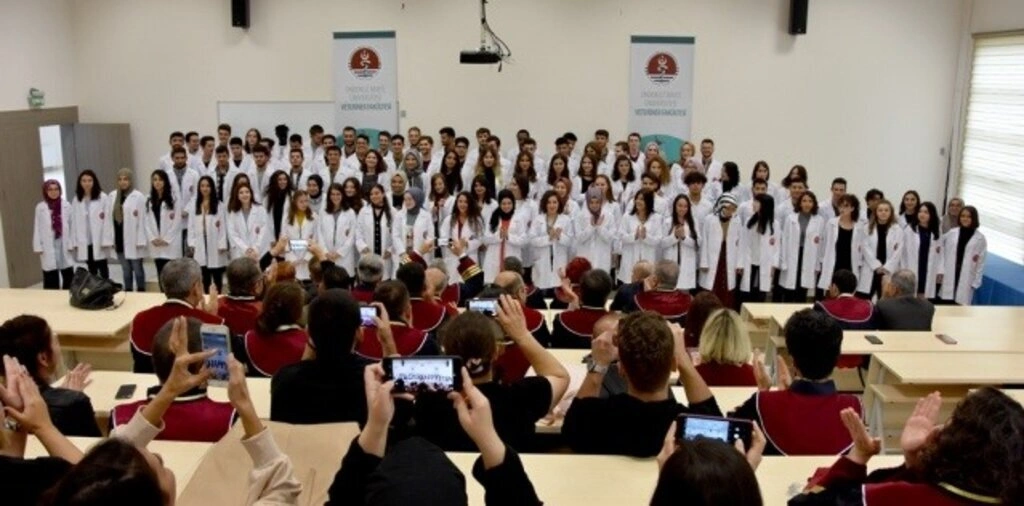 Veteriner Hekim Adayları Önlüklerini Giydi