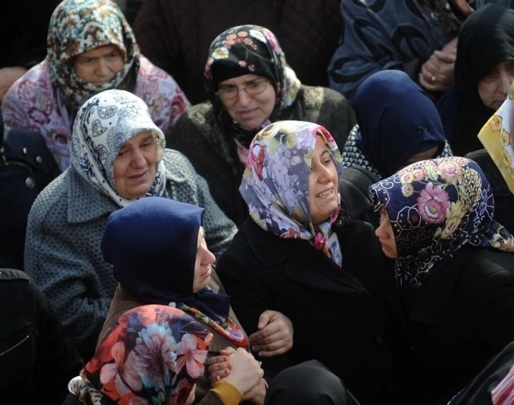 Terme'deki kazada hayatını kaybeden 6 kişi Ayvacık'ta toprağa verildi