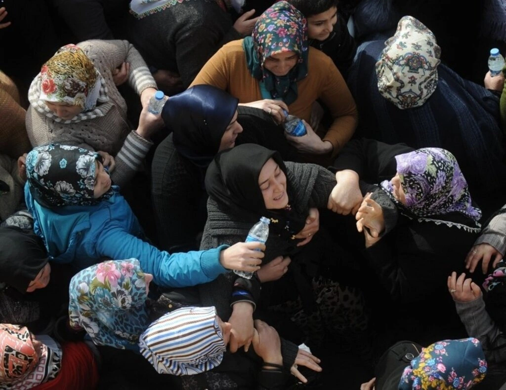 Terme'deki kazada hayatını kaybeden 6 kişi Ayvacık'ta toprağa verildi