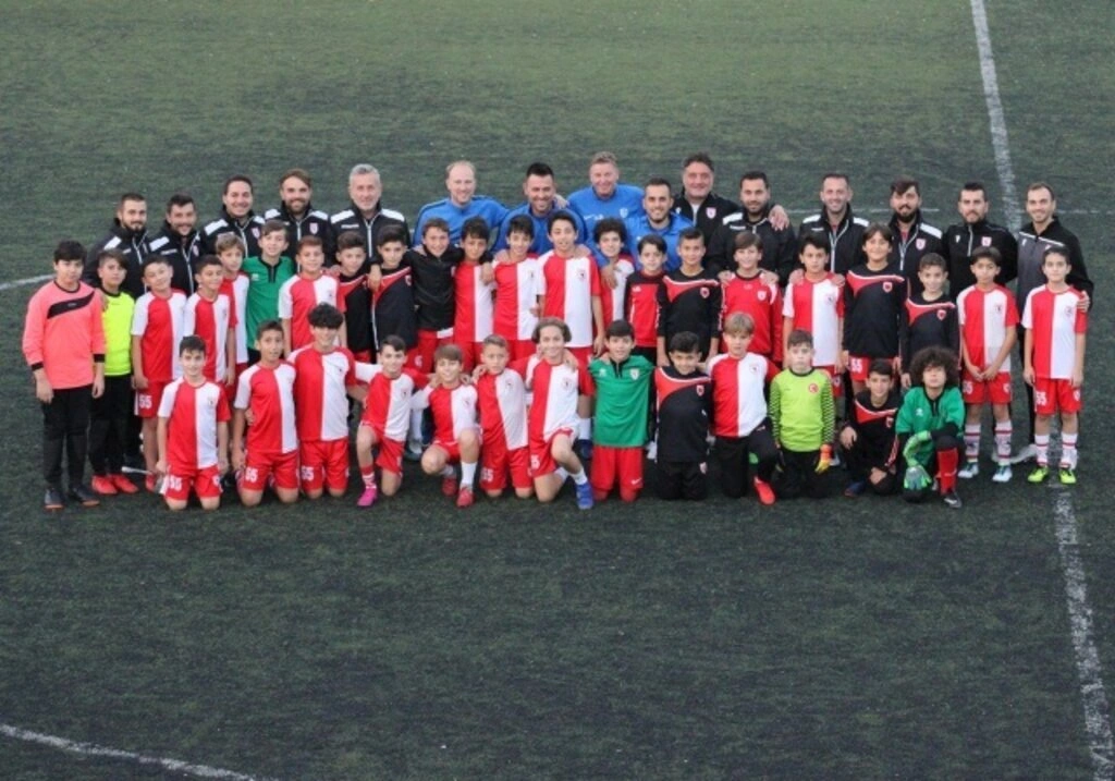 GENK ANTRENÖRLERİ FUTBOL OKULU ANTRENMANI TAKİP ETTİ