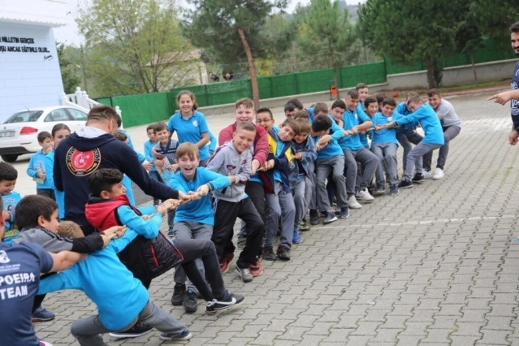 Tekkeköy Gökçe Karaoğlan Ortaokulu'nda ödüllü spor etkinliği