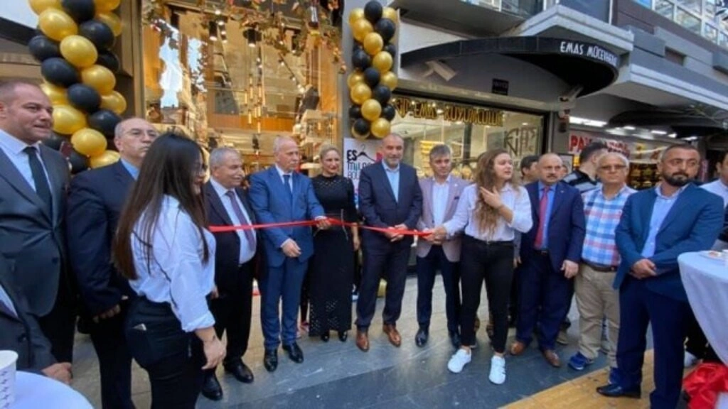Es Milano Butik Çiftlik Caddesi'nde açıldı