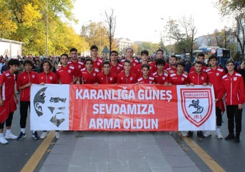 Samsunspor Futbol Akademisi oyuncuları Ata'nın huzurunda