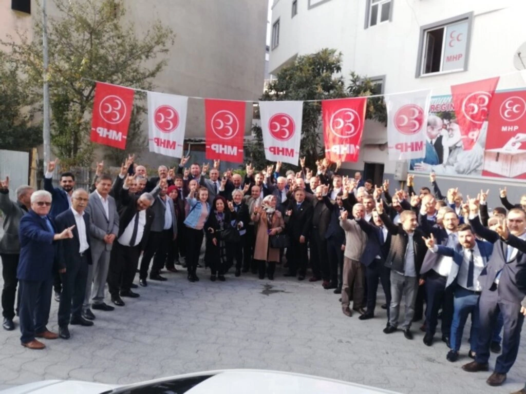 MHP İlkadım ve Canik'te bayrak değişimi yapıldı
