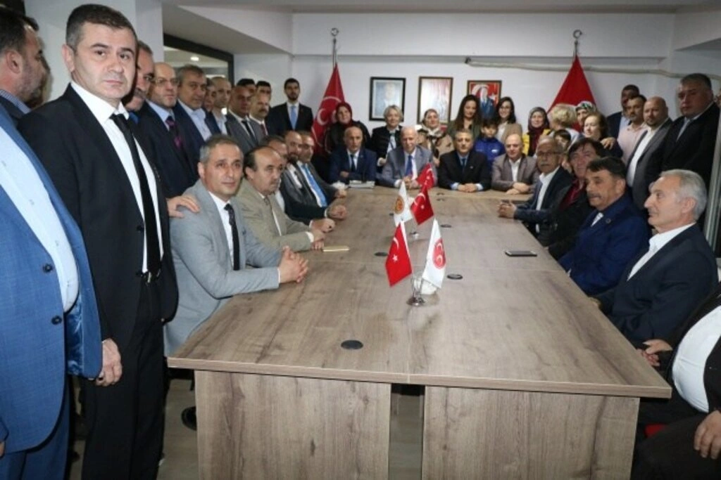MHP İlkadım ve Canik'te bayrak değişimi yapıldı