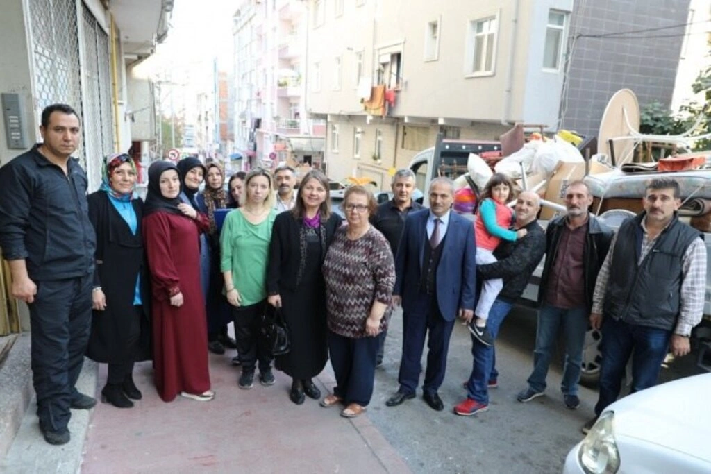 Vefat eden babasının tüm ev eşyalarını bağışladı