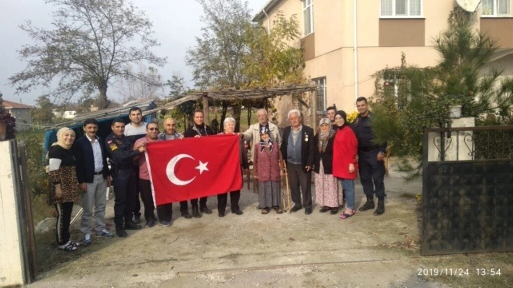 Genç Kızılay'dan, Küçük bir hediye büyük mutluluk