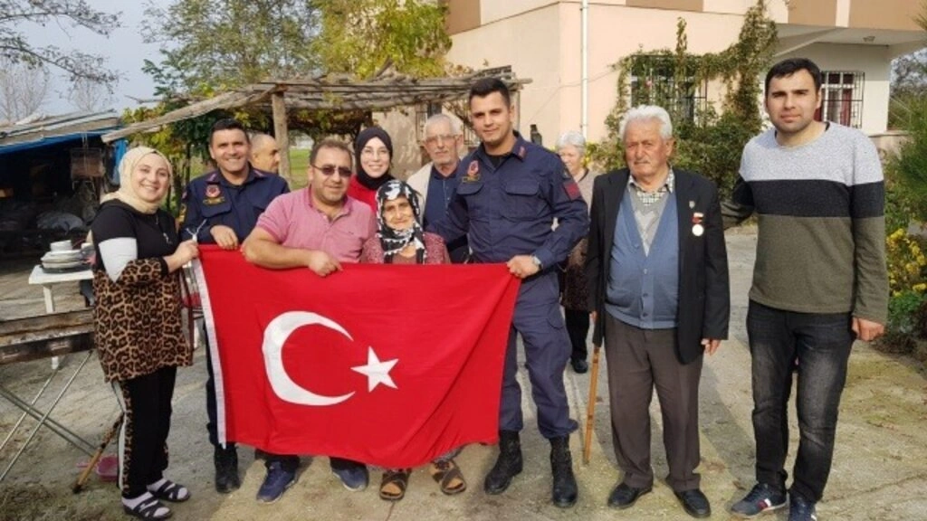 Genç Kızılay'dan, Küçük bir hediye büyük mutluluk
