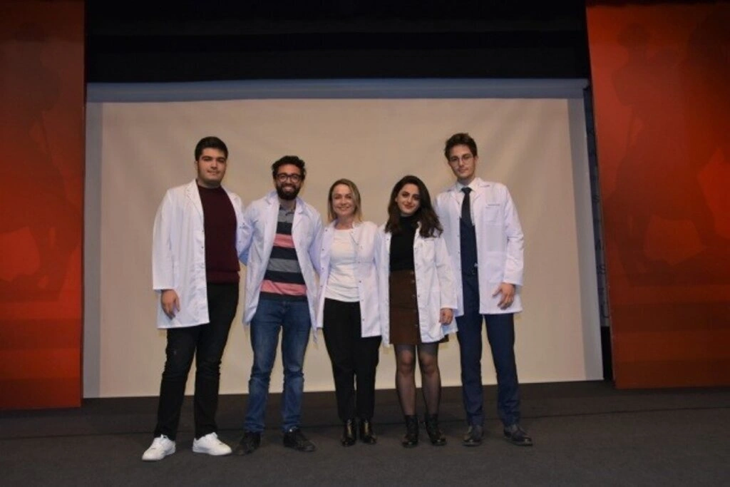 Genç Diş Hekimi Adayları Beyaz Önlüklerini Giydi