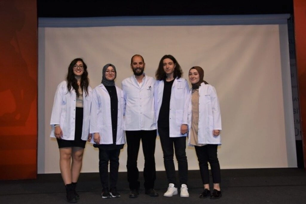 Genç Diş Hekimi Adayları Beyaz Önlüklerini Giydi