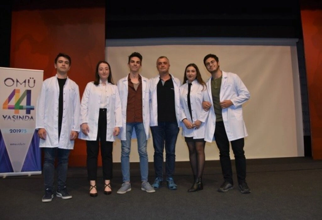 Genç Diş Hekimi Adayları Beyaz Önlüklerini Giydi
