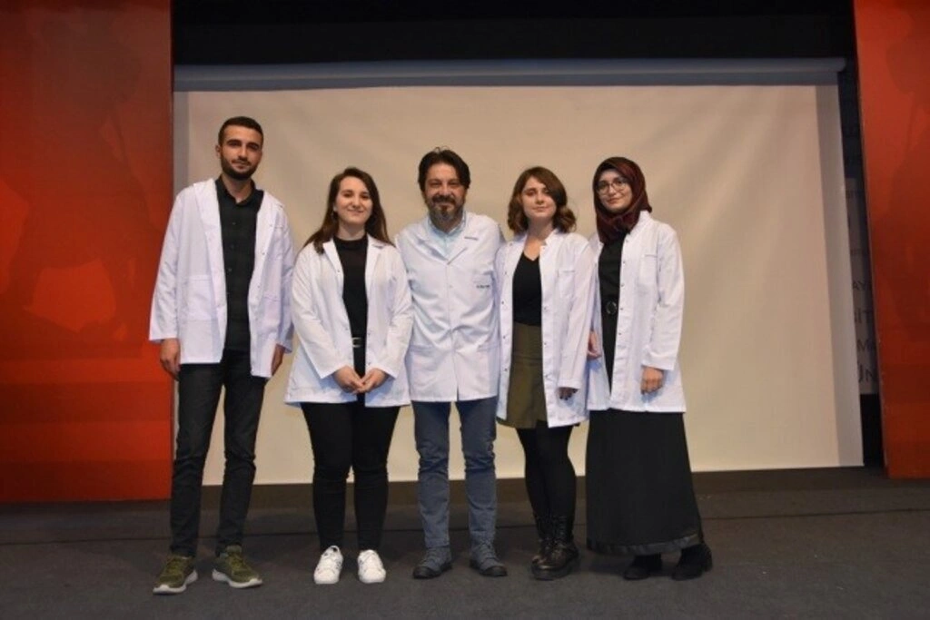Genç Diş Hekimi Adayları Beyaz Önlüklerini Giydi