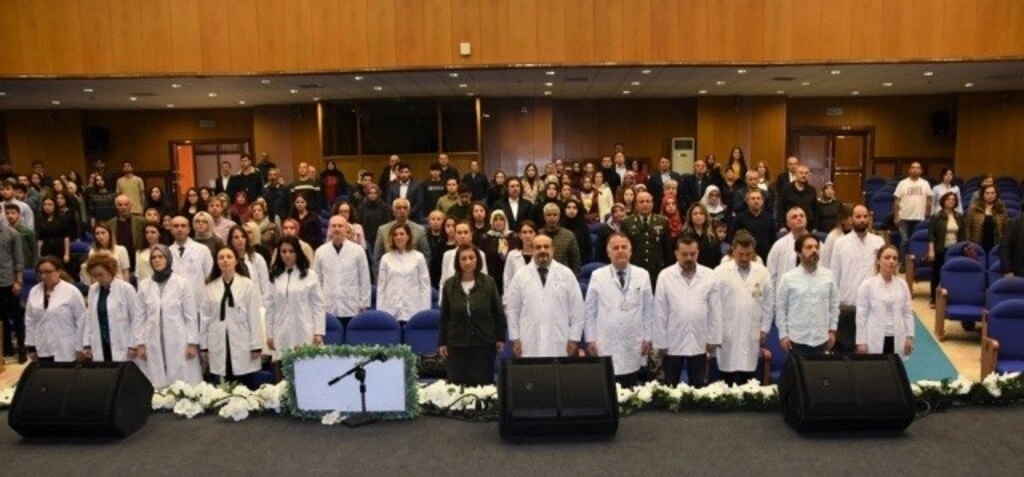 Genç Diş Hekimi Adayları Beyaz Önlüklerini Giydi