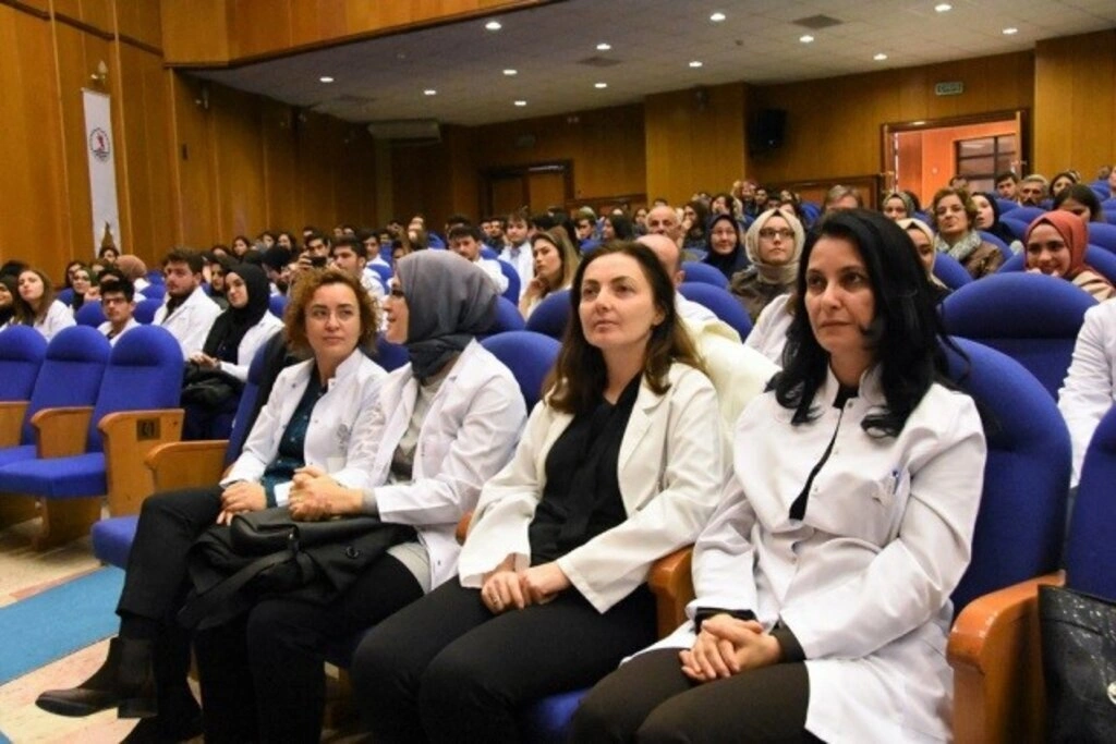 Genç Diş Hekimi Adayları Beyaz Önlüklerini Giydi