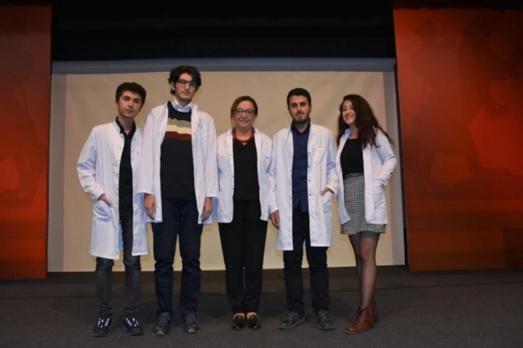 Genç Diş Hekimi Adayları Beyaz Önlüklerini Giydi