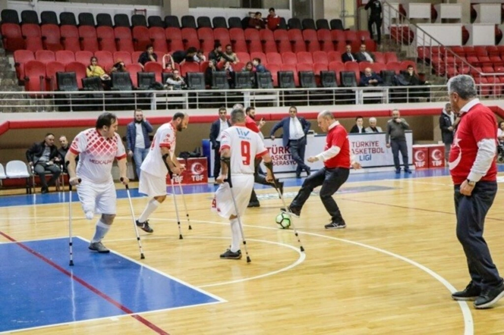Samsun protokolü ile engelliler çeşitli branşlarda turnuva yaptılar