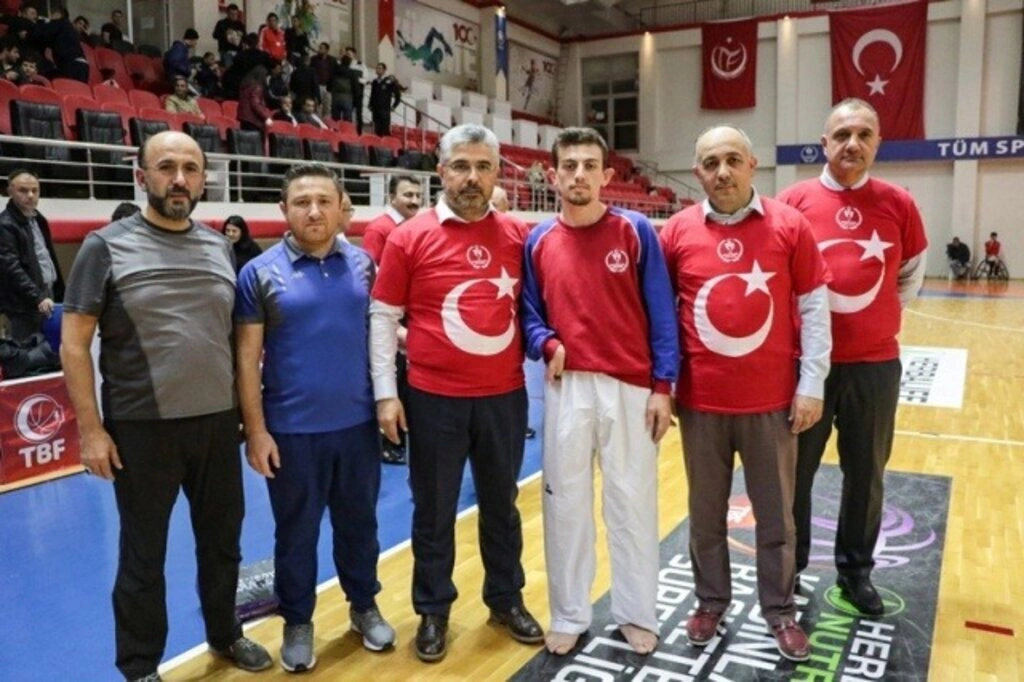 Samsun protokolü ile engelliler çeşitli branşlarda turnuva yaptılar