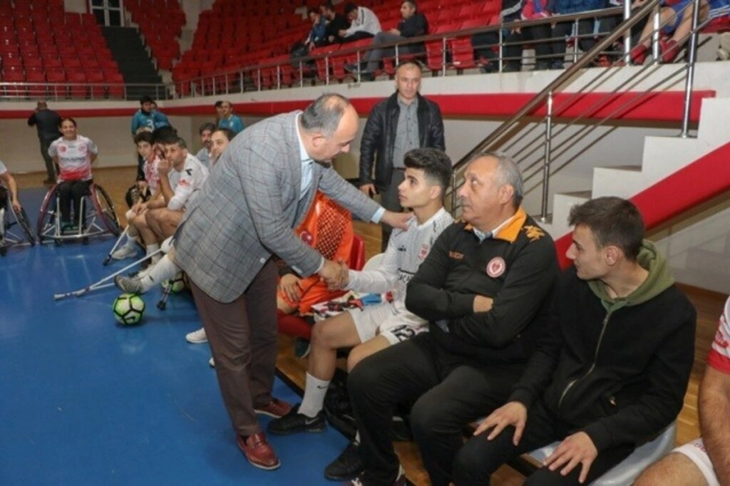 Samsun protokolü ile engelliler çeşitli branşlarda turnuva yaptılar