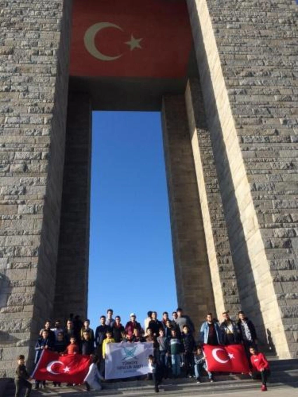 TÜGVA'lı gençlerden Ecdada Vefa ziyareti