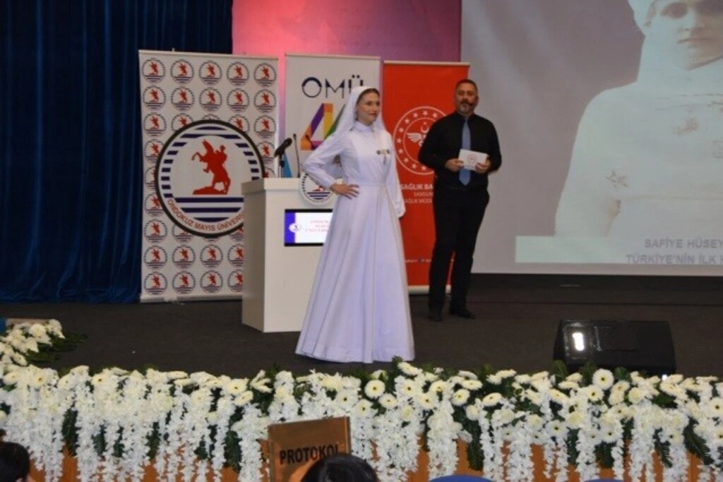 Geçmişten Günümüze Hemşirelik Kıyafetleri Defilesi OMÜ’de Sergilendi